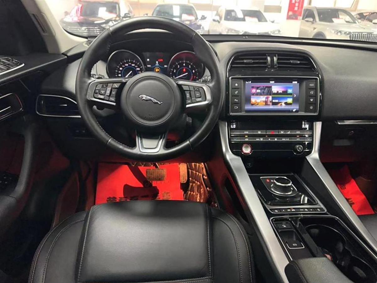 捷豹 F-PACE  2019款 2.0T 四驅(qū)都市尊享版圖片