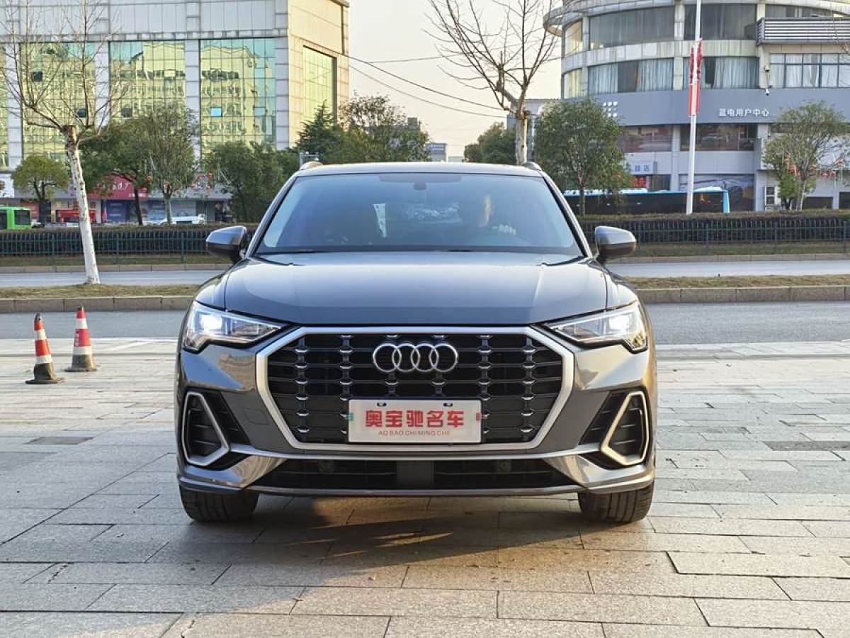 奧迪 奧迪Q3  2019款  35 TFSI 進(jìn)取動感型圖片