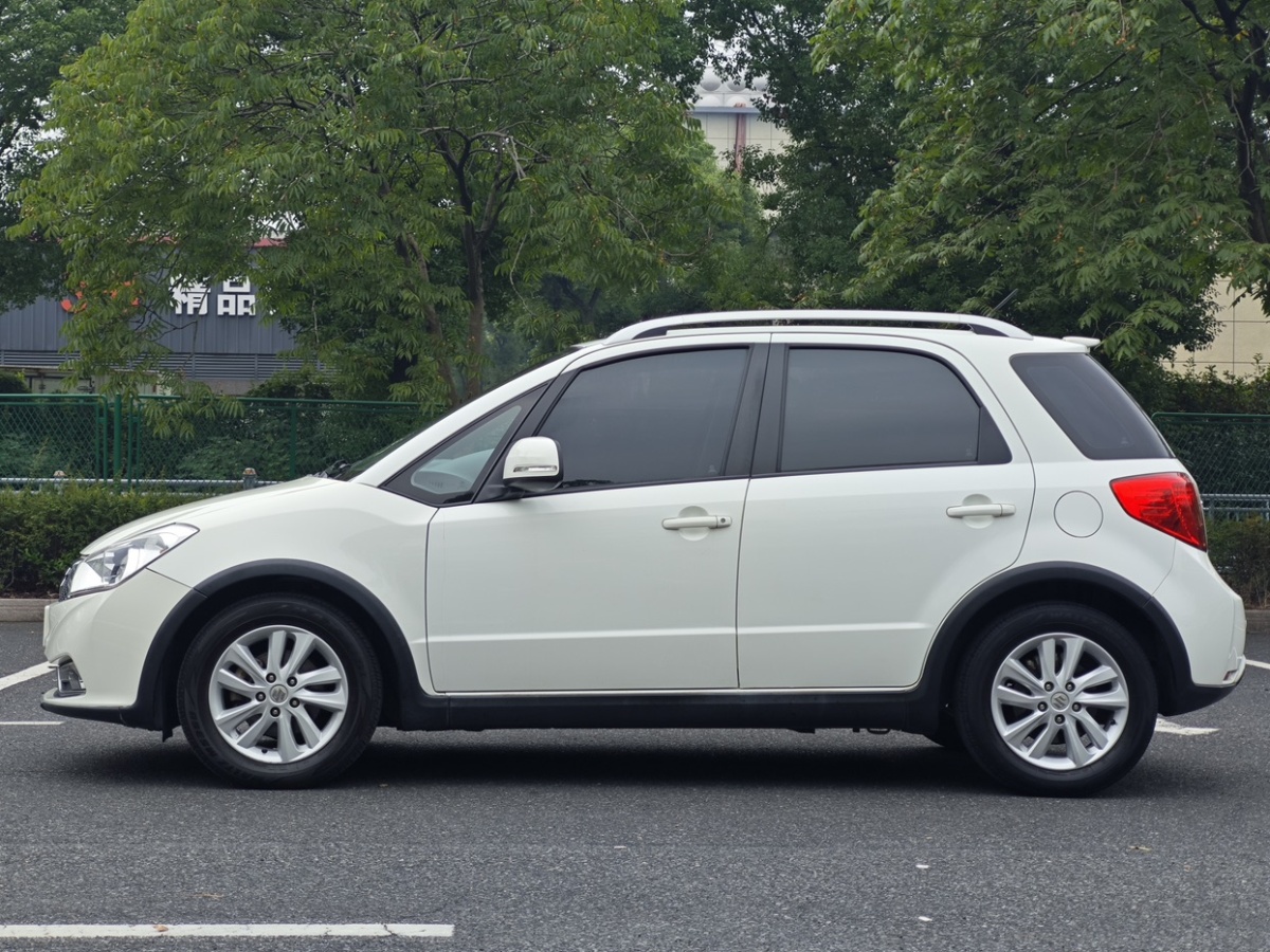 鈴木 天語(yǔ) SX4  2013款 酷銳 1.6L 自動(dòng)舒適型圖片