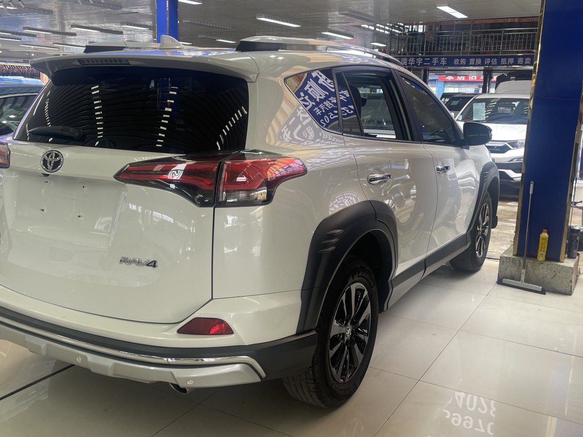 豐田 RAV4  2018款 榮放 2.0L CVT兩驅(qū)風(fēng)尚版圖片