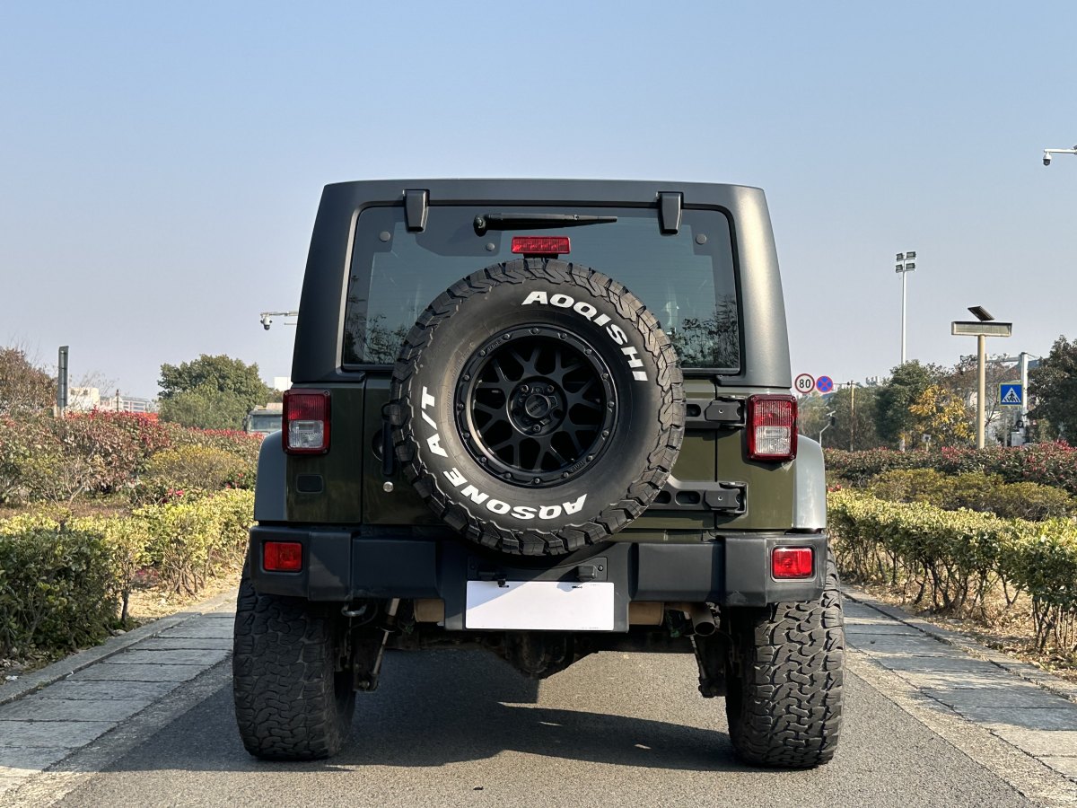 Jeep 牧馬人  2015款 3.0L Sahara 四門(mén)舒享版圖片