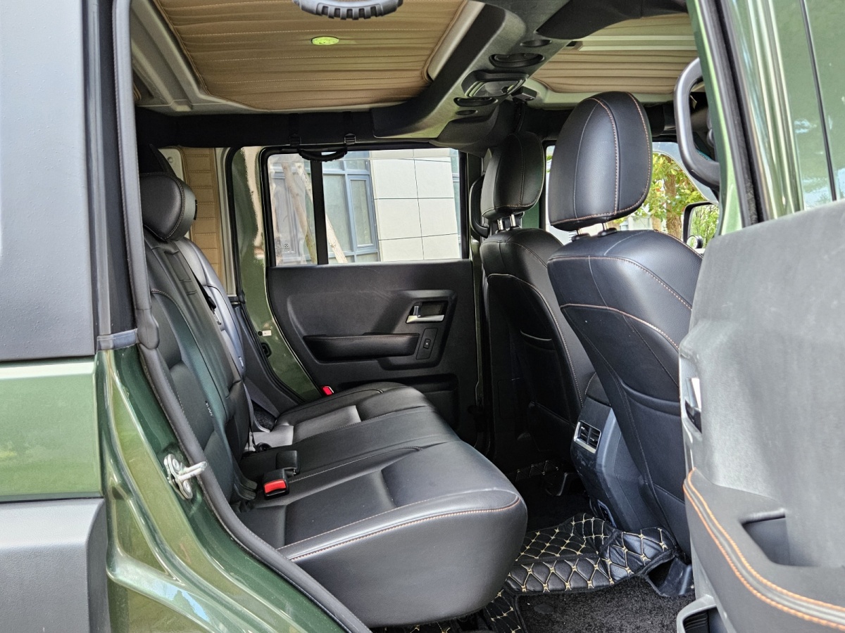 北京 BJ40  2018款 40L 2.0T 手動柴油四驅(qū)尊貴版圖片