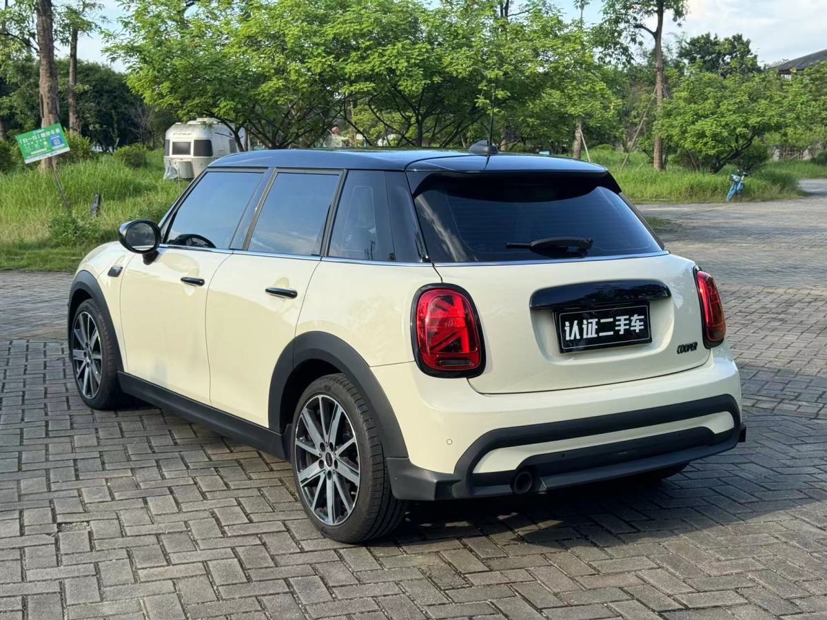 2022年10月MINI MINI  2022款 1.5T COOPER 藝術(shù)家 五門版