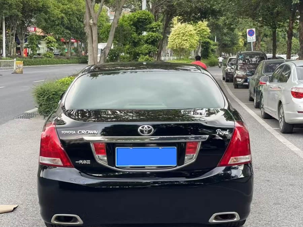 豐田 皇冠  2010款 2.5L Royal 真皮天窗導(dǎo)航版圖片