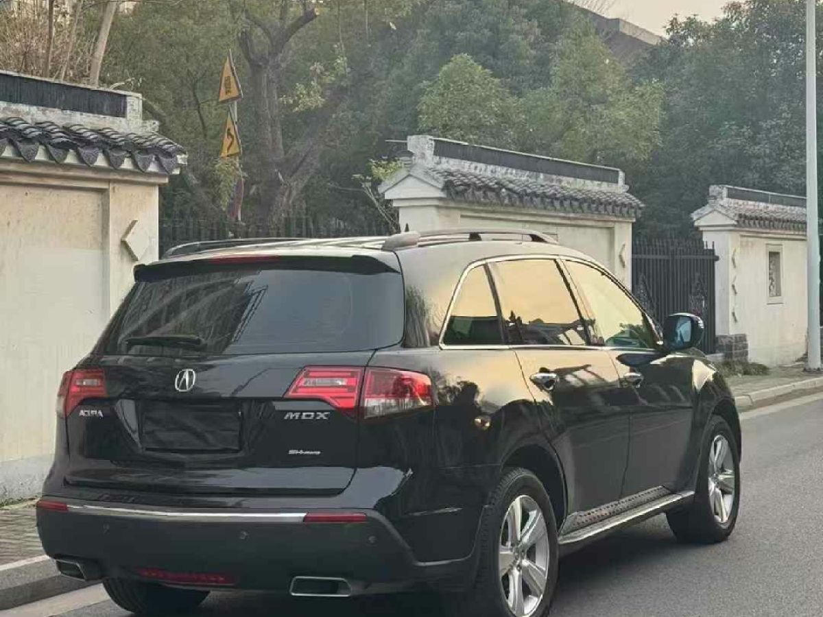 謳歌 MDX  2011款 3.7 標(biāo)準(zhǔn)尊享運(yùn)動(dòng)版圖片