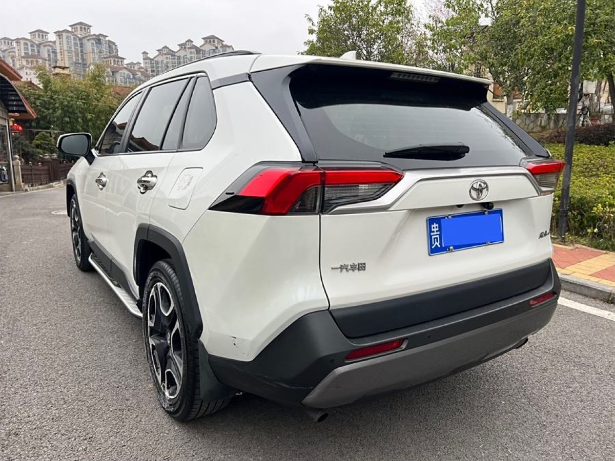 2020年7月豐田 RAV4榮放  2021款 2.0L CVT兩驅(qū)尊貴版