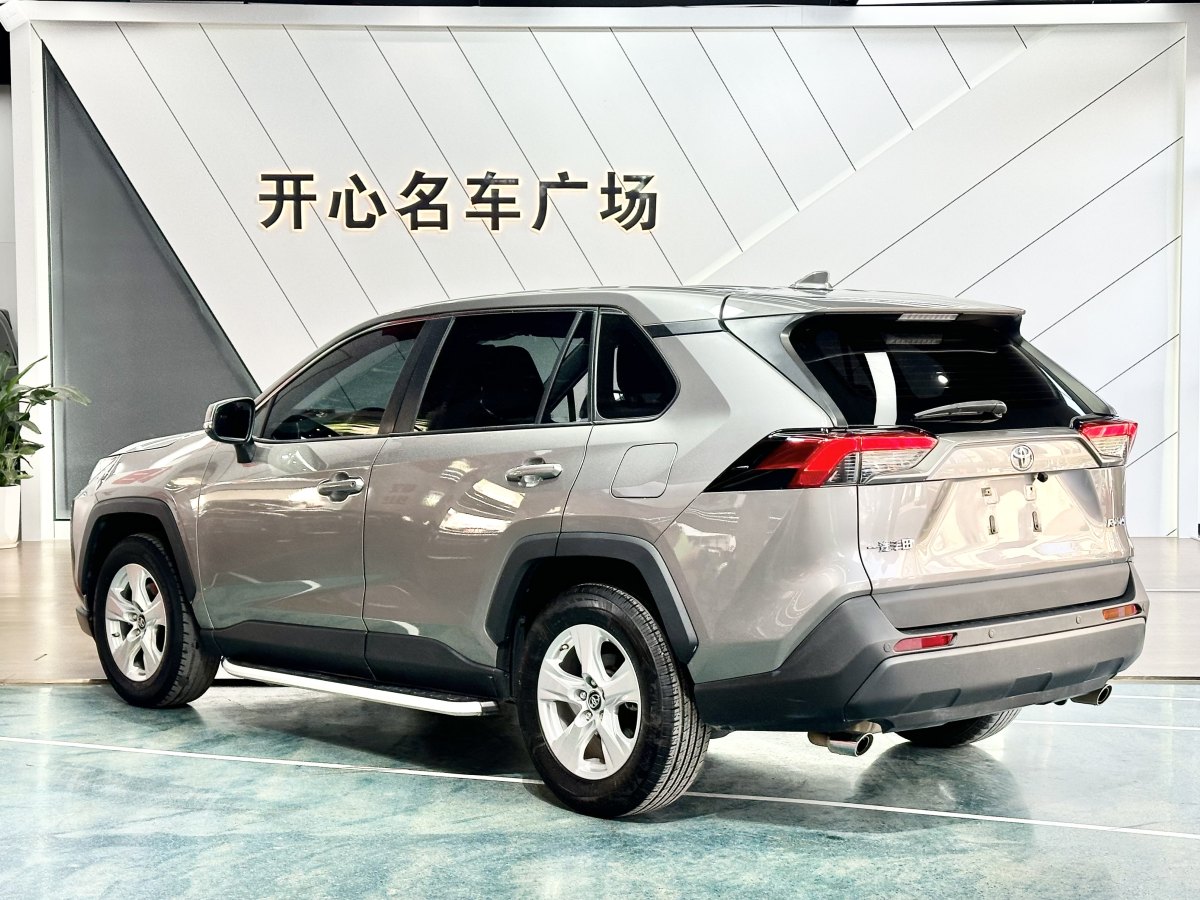 豐田 RAV4  2018款 榮放 2.0L CVT兩驅(qū)都市版圖片