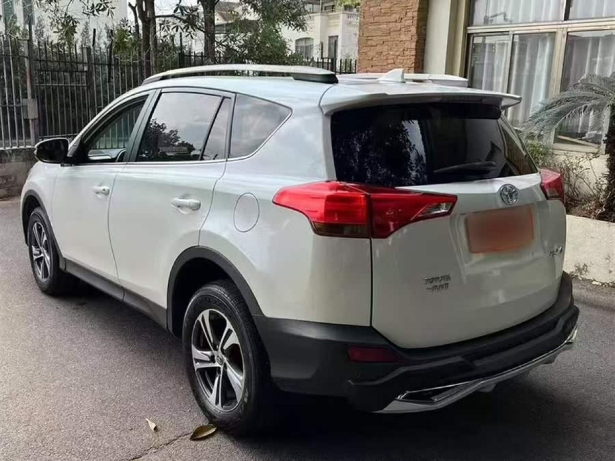 豐田 RAV4榮放  2015款 2.0L CVT兩驅(qū)風(fēng)尚版圖片