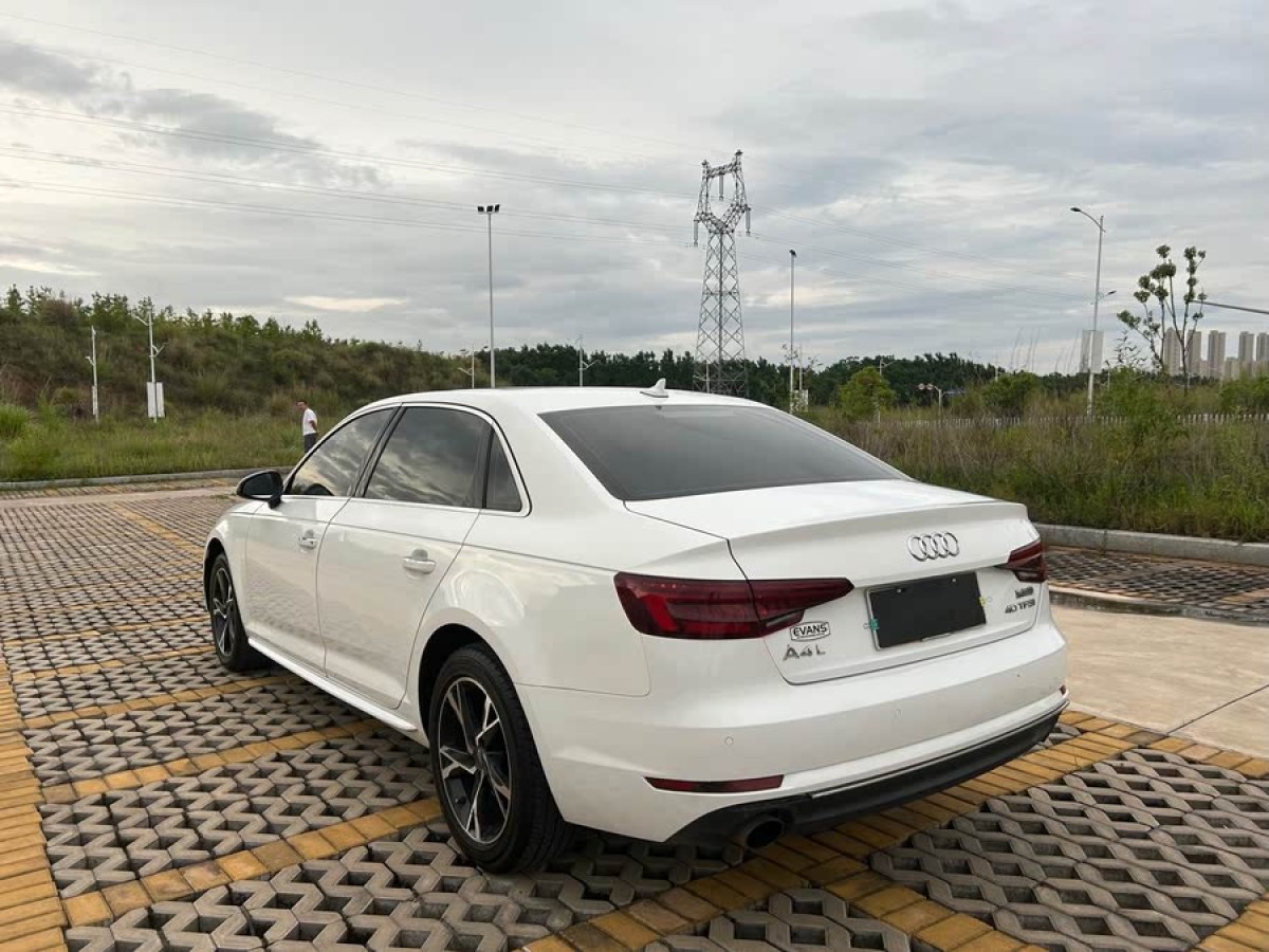 奧迪 奧迪A4L  2018款 30周年年型 40 TFSI 進(jìn)取型圖片