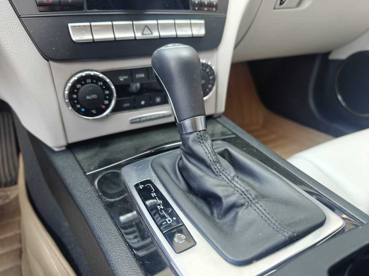 2013年8月奔驰 奔驰C级  2013款 C 260 CGI 时尚型
