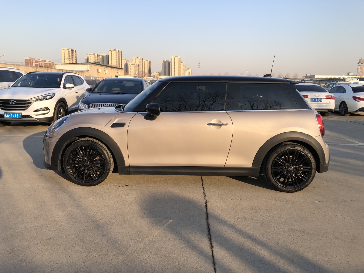 MINI MINI  2022款 改款 1.5T COOPER 藝術(shù)家圖片