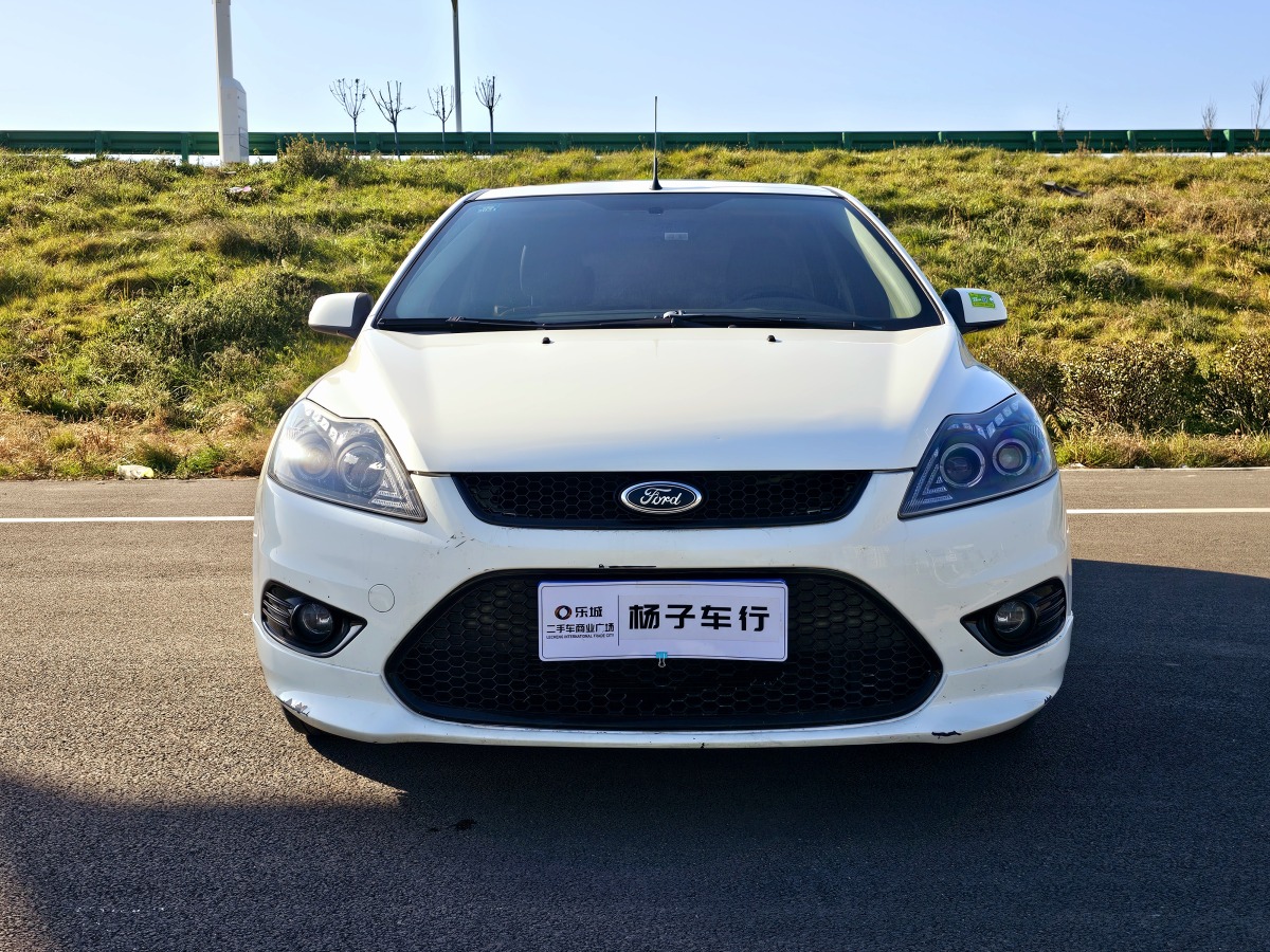 福特 ?？怂? 2013款 兩廂經(jīng)典 1.8L 自動(dòng)時(shí)尚型圖片