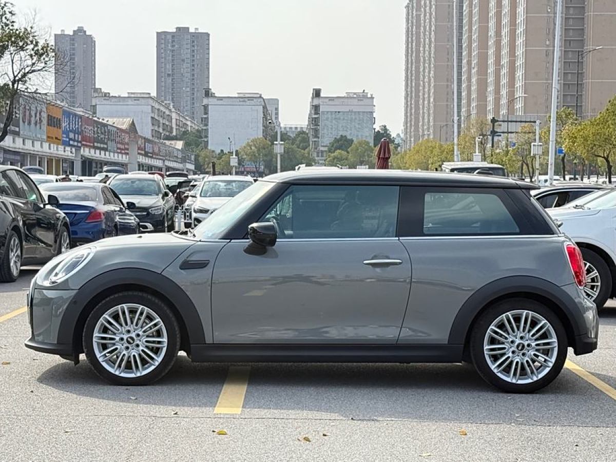 MINI MINI  2022款 改款 1.5T COOPER 經(jīng)典派圖片