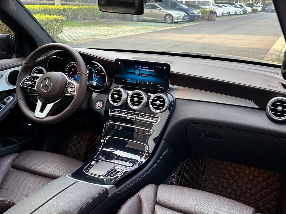 奔驰 奔驰GLC  2019款 GLC 260 4MATIC 动感型图片