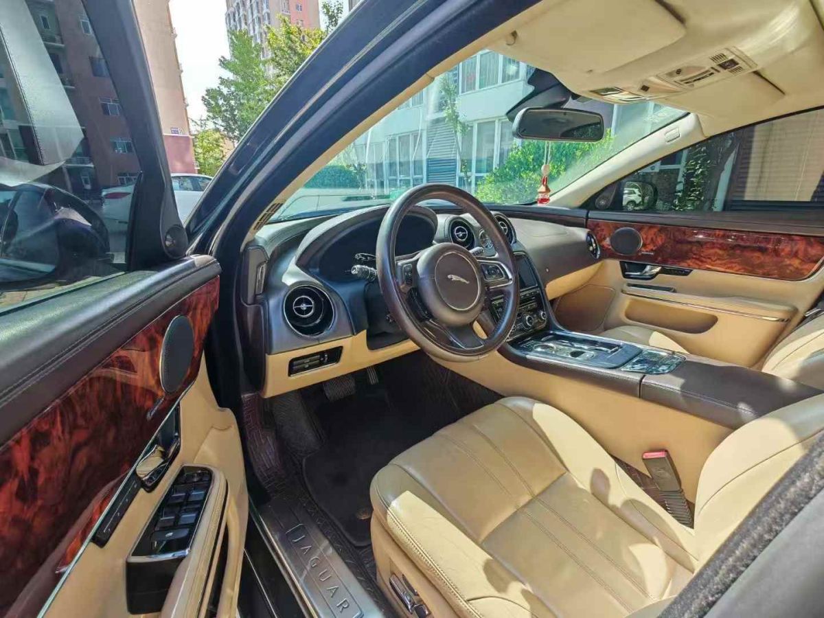 捷豹 XJ  2013款 XJL 2.0T 全景商務(wù)版圖片