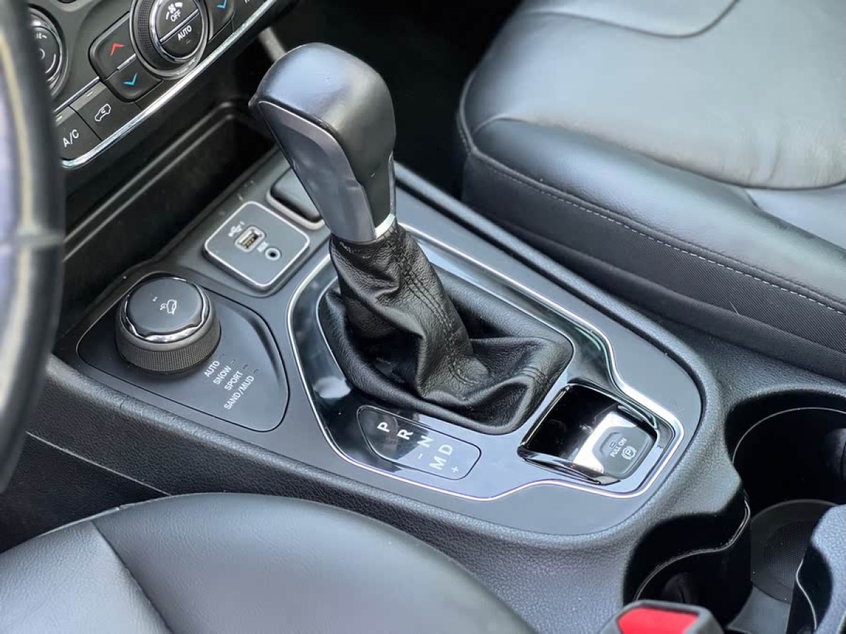 Jeep 自由光  2019款 2.0T 四驅(qū)探享版 國(guó)VI圖片