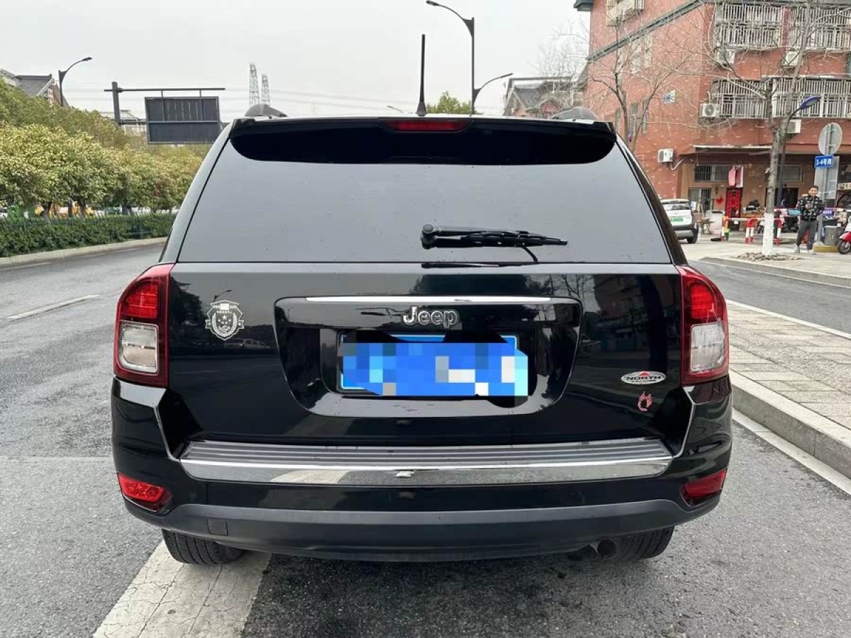Jeep 指南者  2014款 改款 2.4L 四驅(qū)豪華版圖片