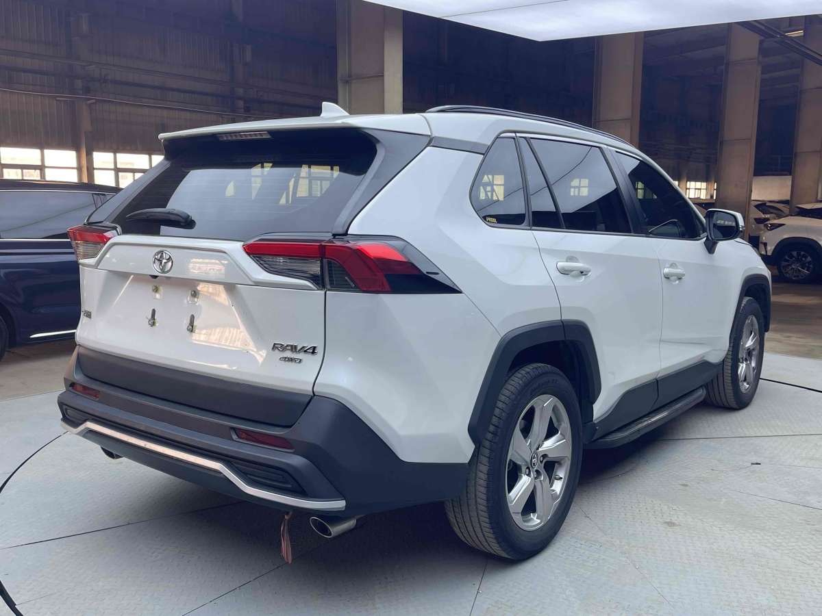 2021年1月豐田 RAV4  2018款 榮放 2.0L CVT兩驅(qū)風(fēng)尚版