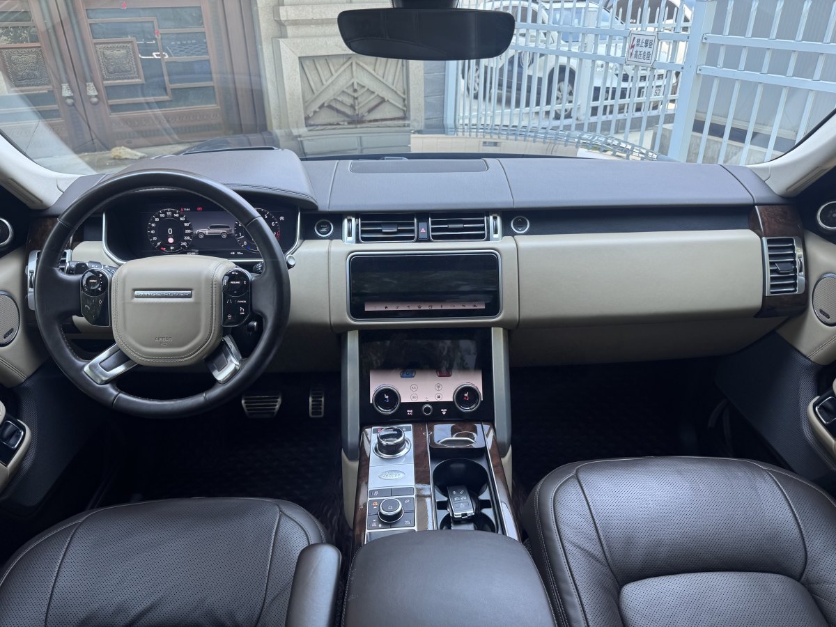 路虎 攬勝  2020款 3.0 L6 傳世加長(zhǎng)版圖片