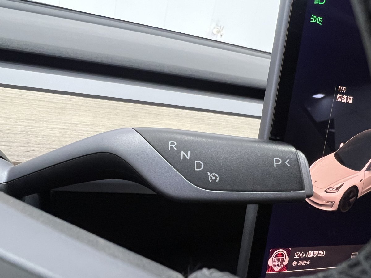 特斯拉 Model 3  2019款 標(biāo)準(zhǔn)續(xù)航后驅(qū)升級(jí)版圖片