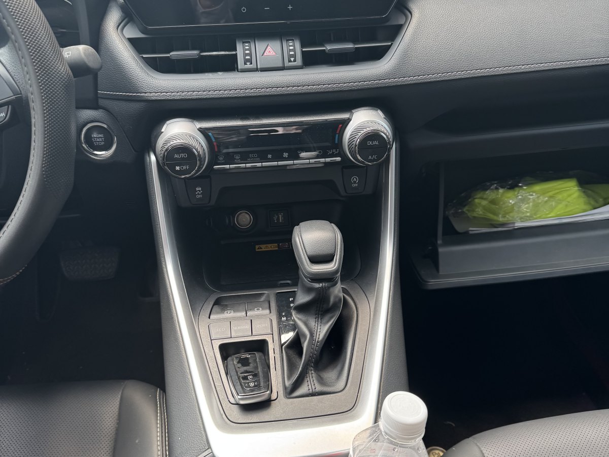 豐田 RAV4  2018款 榮放 2.0L CVT兩驅(qū)風(fēng)尚版圖片