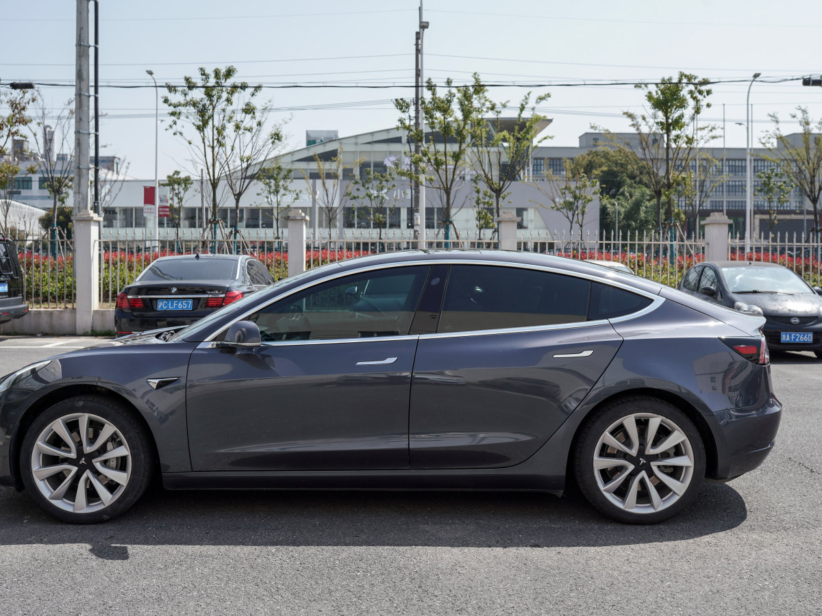 特斯拉 Model 3  2019款 標(biāo)準(zhǔn)續(xù)航后驅(qū)升級版圖片