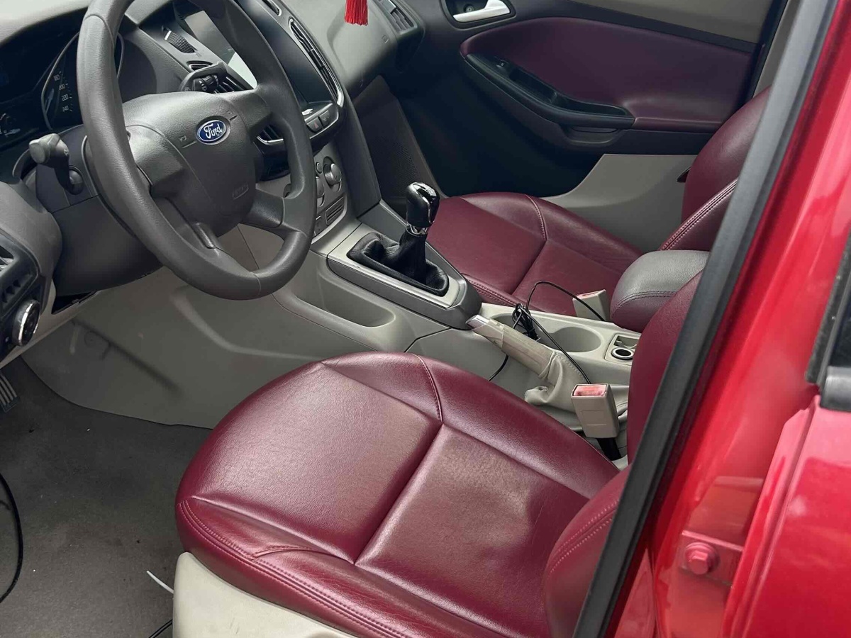 福特 福克斯  2012款 三厢 1.6L 手动舒适型图片