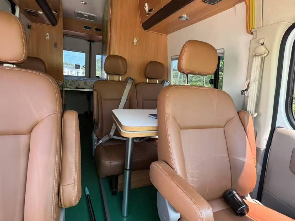 上汽大通 RV80  2019款 RV80 B型房車(chē)長(zhǎng)軸圖片