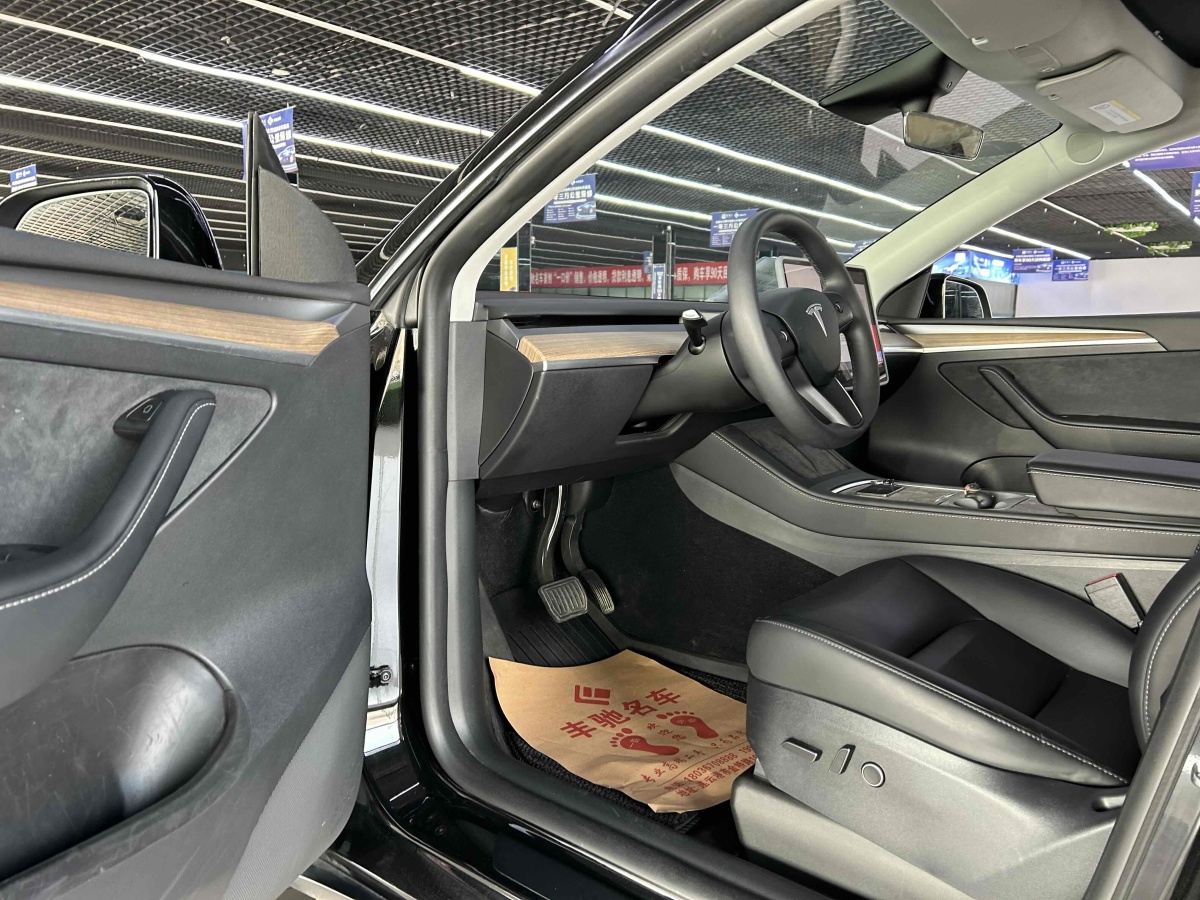 特斯拉 Model Y  2020款 改款 長(zhǎng)續(xù)航后輪驅(qū)動(dòng)版圖片