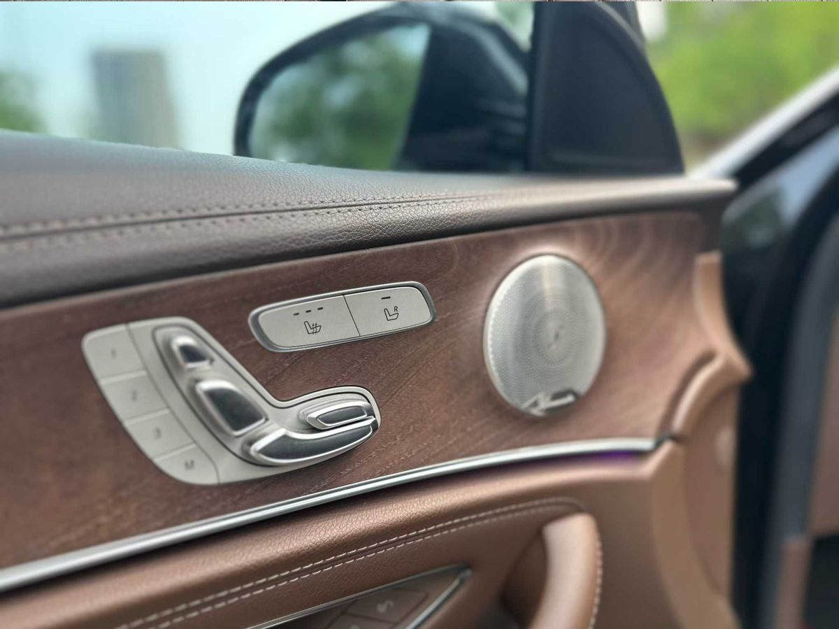 奔馳 奔馳E級(jí)  2021款 E 300 L 豪華型圖片
