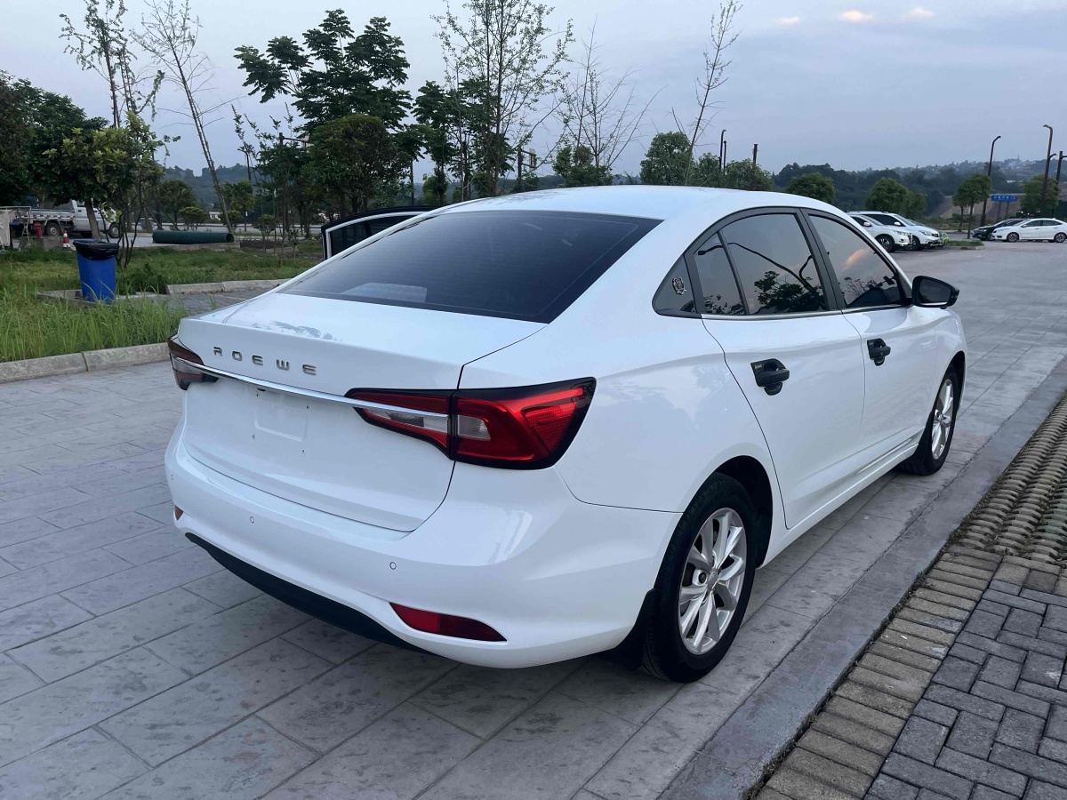 榮威 i5  2020款 1.5L 手動(dòng)4G互聯(lián)領(lǐng)豪版圖片