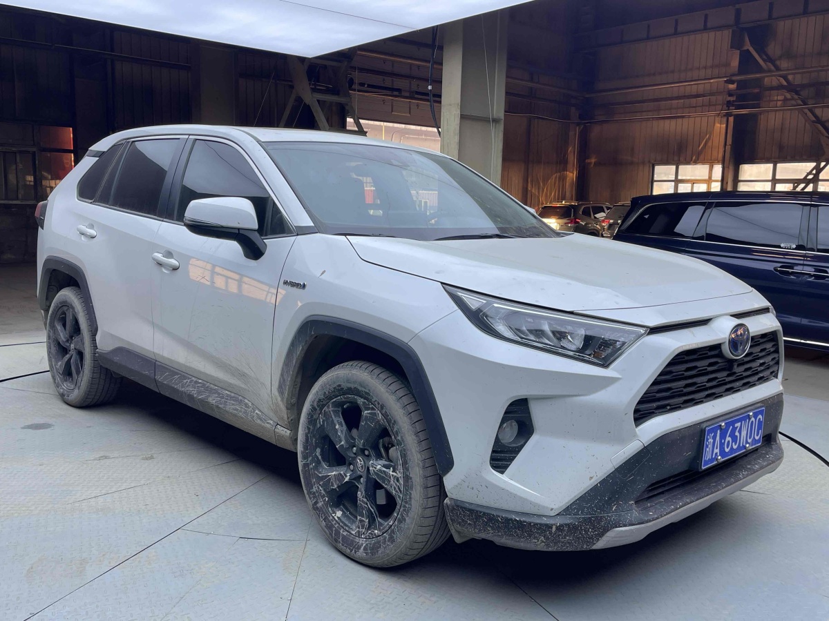 豐田 RAV4榮放  2022款 雙擎 2.5L CVT四驅(qū)旗艦版圖片