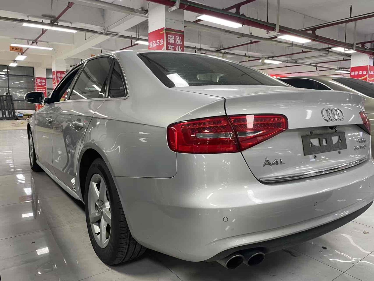 奧迪 奧迪A4L  2015款 35 TFSI 自動標(biāo)準(zhǔn)型圖片