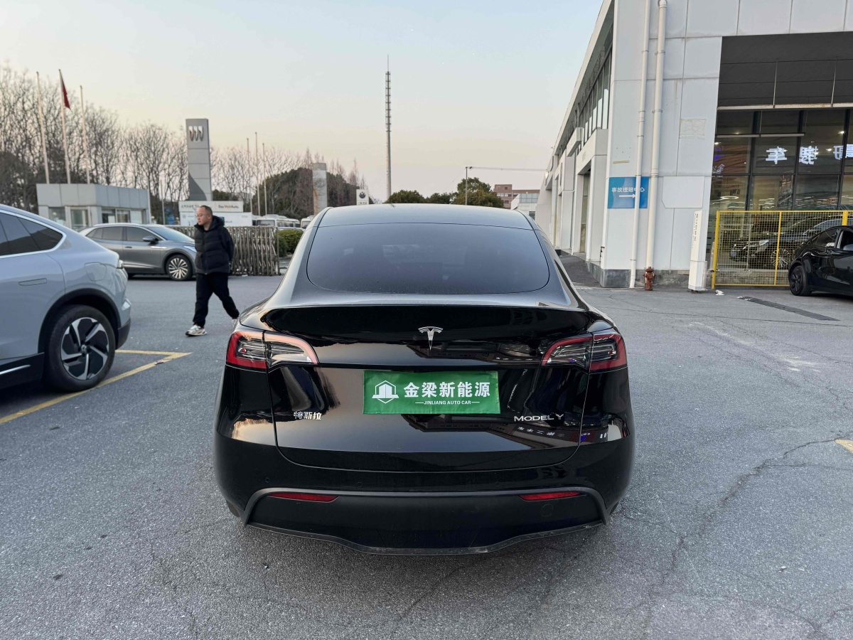 特斯拉 Model 3  2023款 煥新版 后輪驅(qū)動圖片