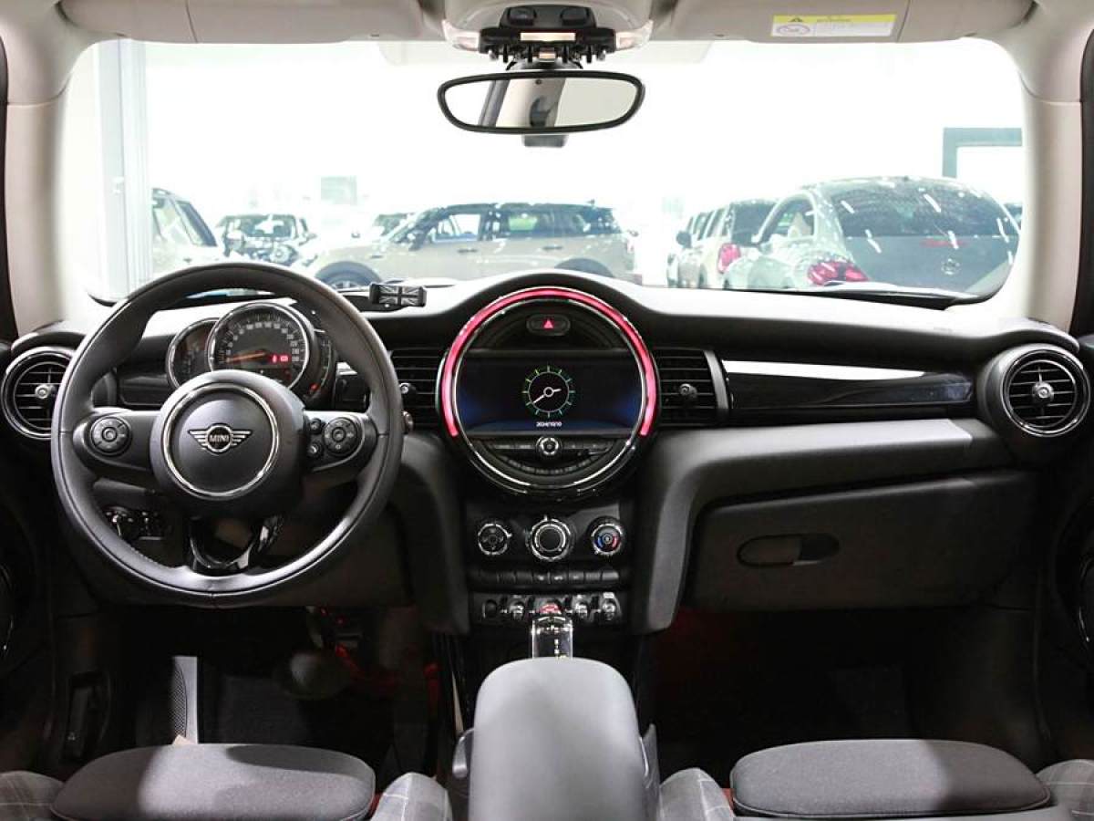 MINI COUNTRYMAN  2018款 1.5T COOPER 經(jīng)典派圖片