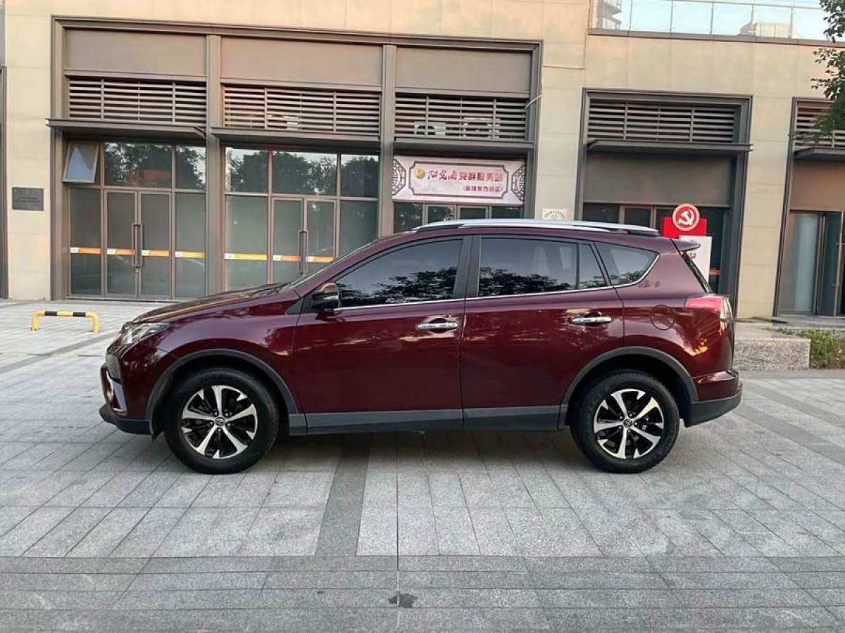 2017年7月豐田 RAV4榮放  2016款 2.0L CVT兩驅(qū)風(fēng)尚版