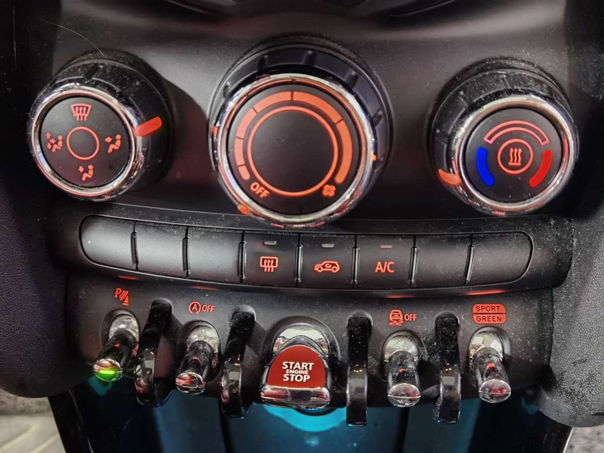 2019年6月MINI MINI  2019款 1.5T COOPER CABRIO 經(jīng)典派