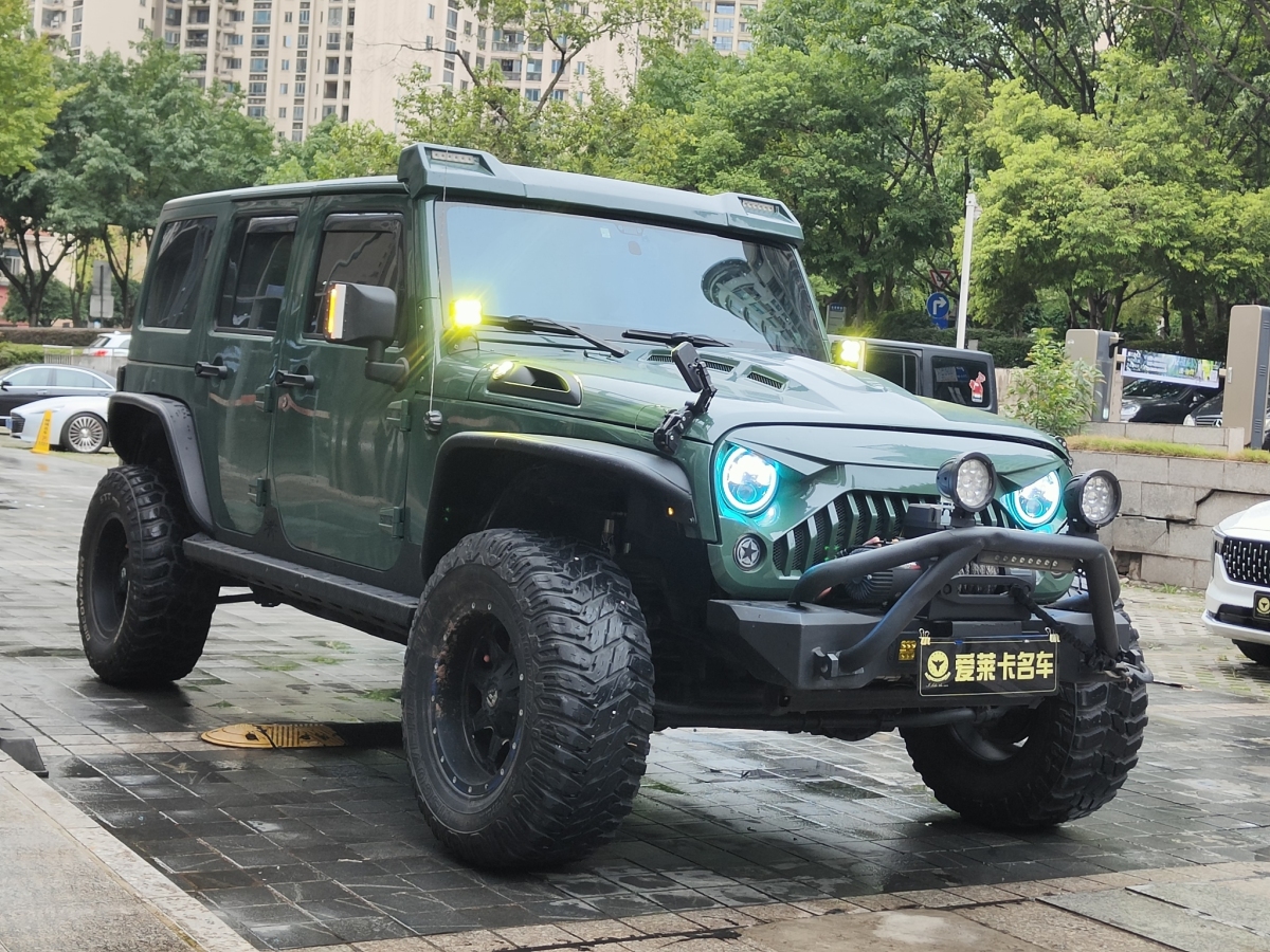 2015年1月Jeep 牧馬人  2014款 2.8TD Sahara 四門版