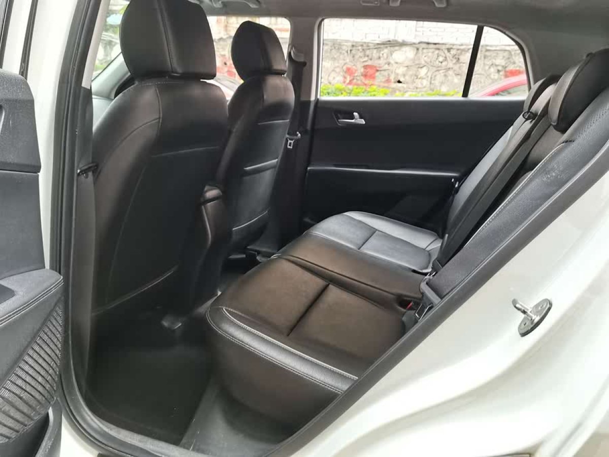 現(xiàn)代 ix25  2015款 1.6L 自動(dòng)兩驅(qū)智能型GLS圖片