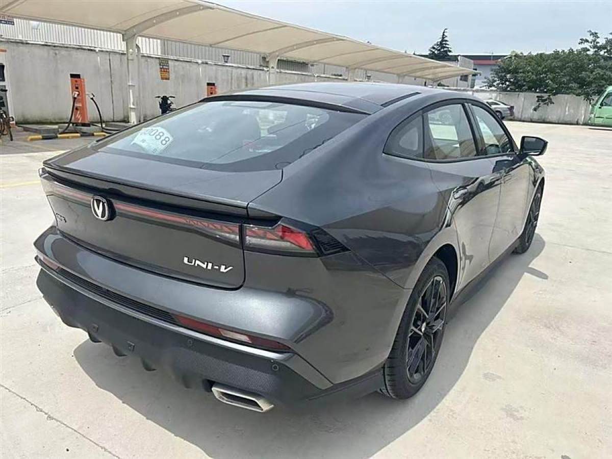 長(zhǎng)安 長(zhǎng)安UNI-V  2024款 1.5T 尊享型圖片