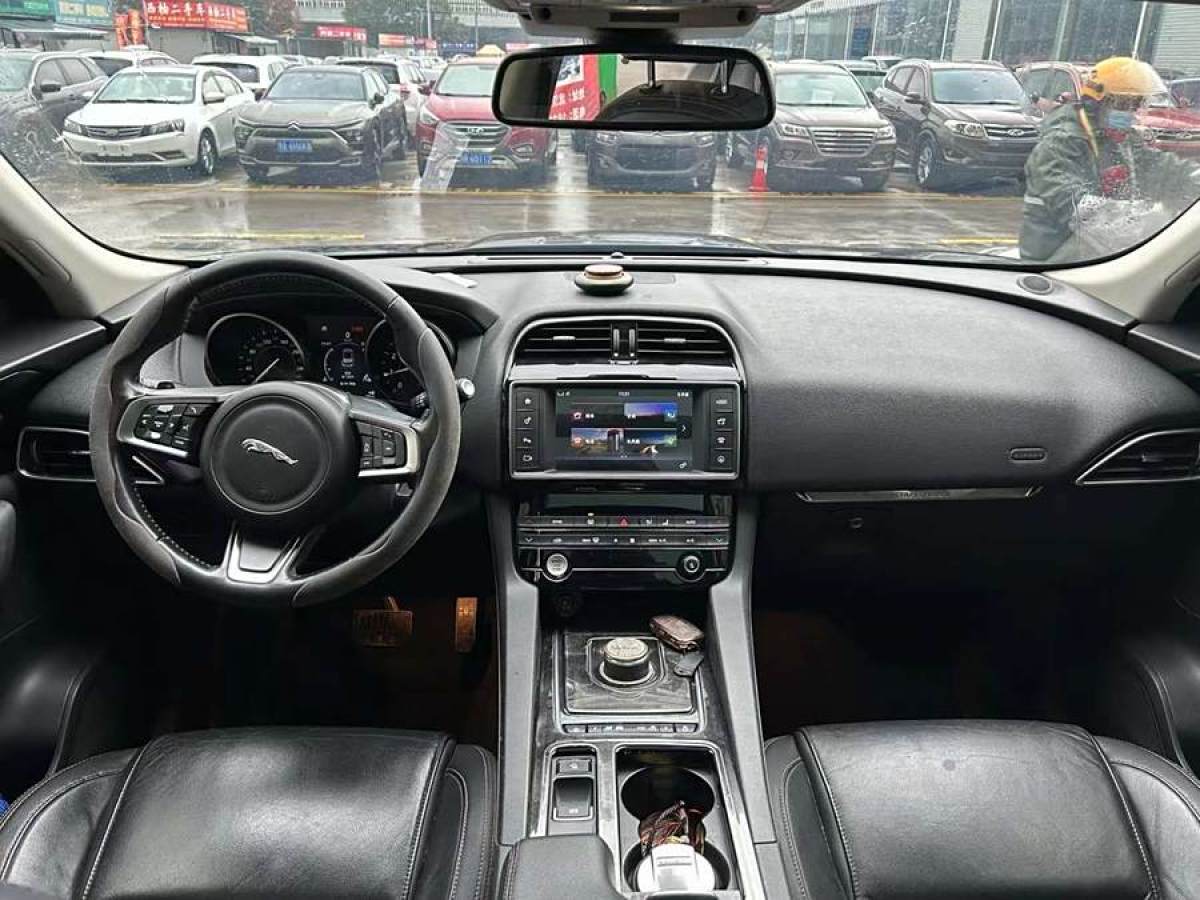 捷豹 F-PACE  2018款 改款 2.0T 四驱R-Sport运动版图片