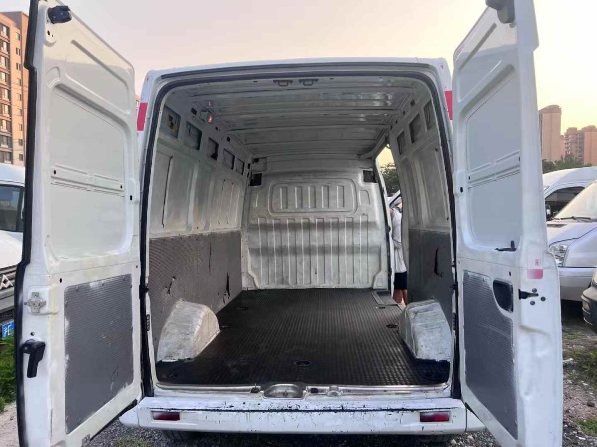 上汽大通 RV80  2021款 2.0T生活家V80房車橫床圖片