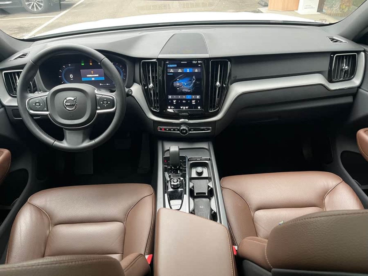 沃爾沃 XC60  2023款 B5 四驅(qū)智逸豪華版圖片