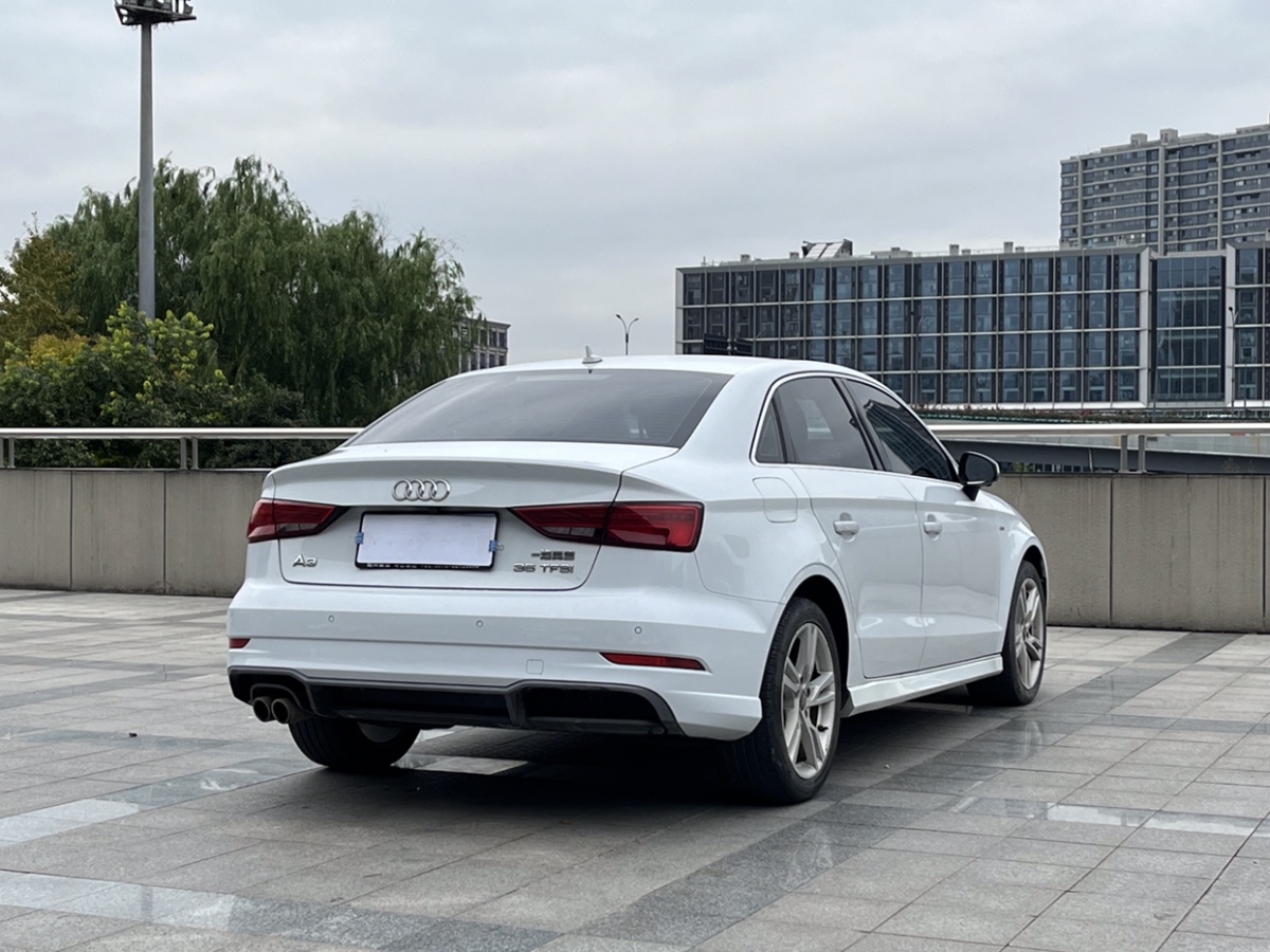 奧迪 奧迪A3  2018款 30周年年型 Limousine 35 TFSI 時尚型圖片