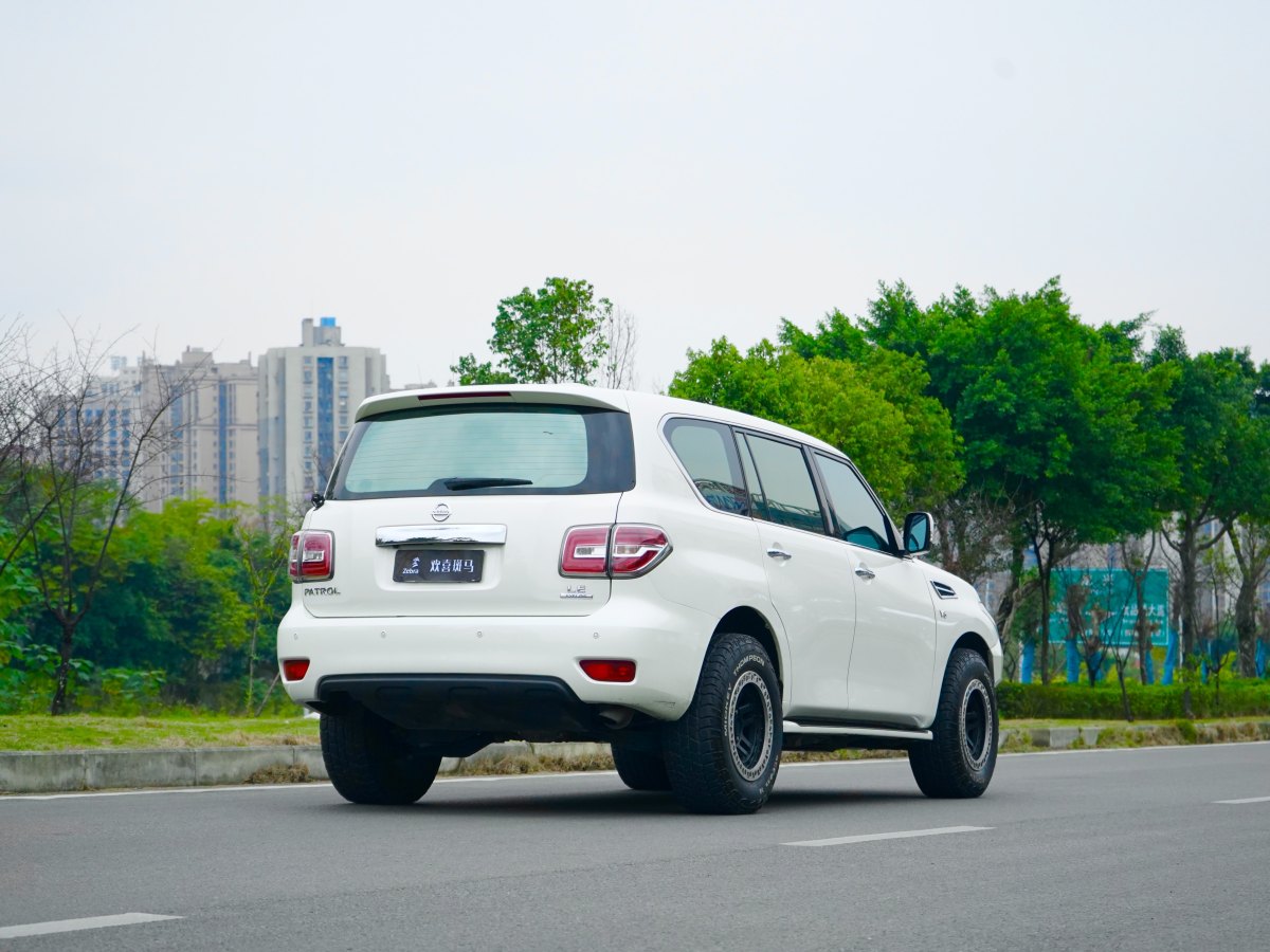 日產(chǎn) 途樂(lè)  2018款 5.6L 標(biāo)準(zhǔn)型圖片