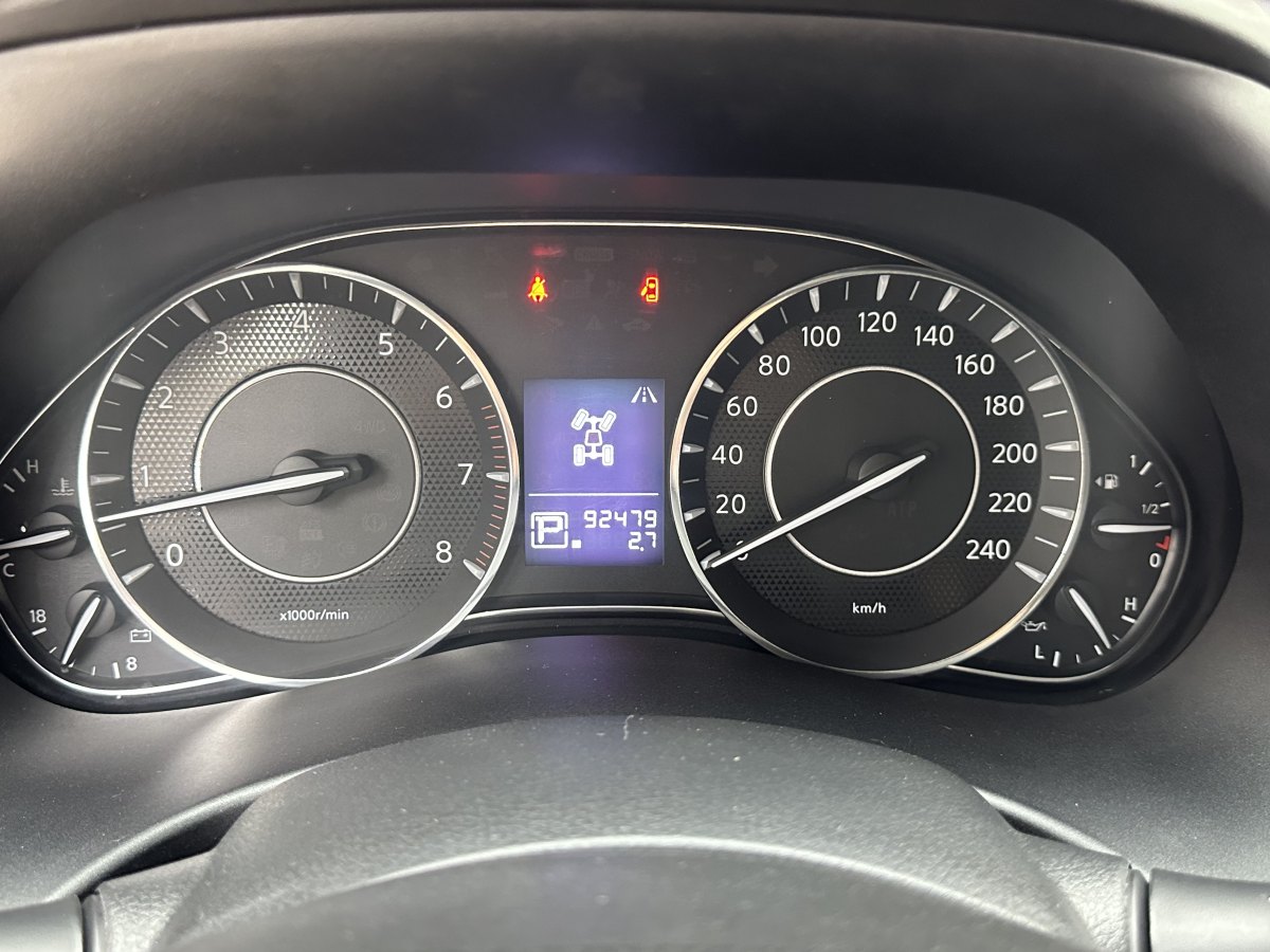 日產(chǎn) 途樂(lè)  2018款 4.0L 鉑金型圖片
