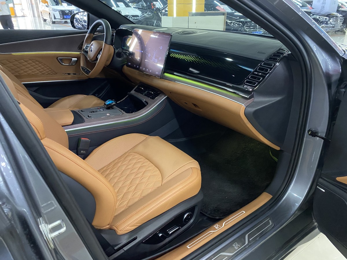 比亞迪 漢  2022款 DM-i 121KM 領(lǐng)航型圖片