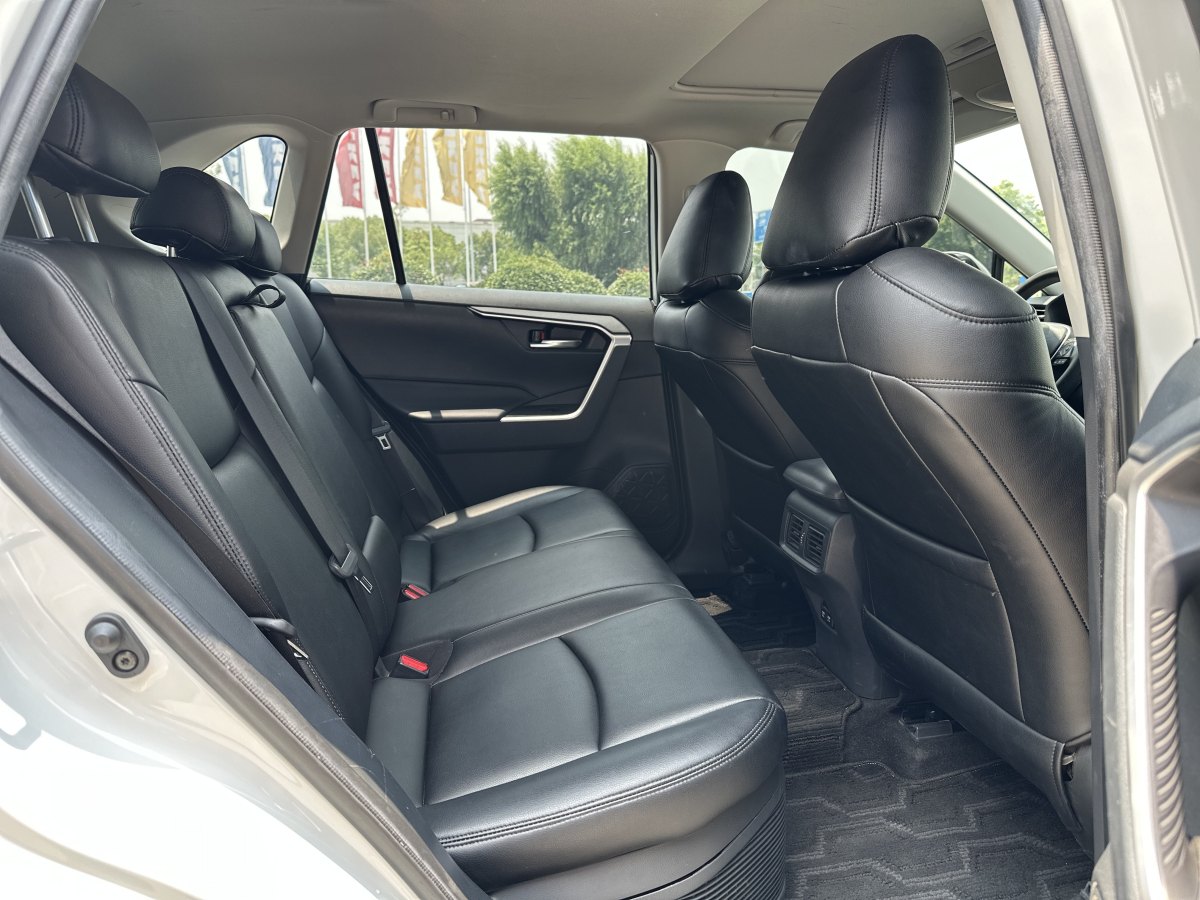 豐田 RAV4榮放  2020款 雙擎  2.5L CVT兩驅(qū)精英版圖片