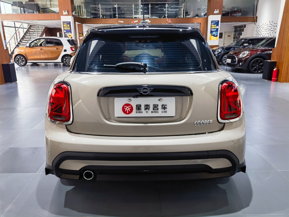 MINI MINI  2022款 改款 1.5T COOPER 艺术家 五门版图片