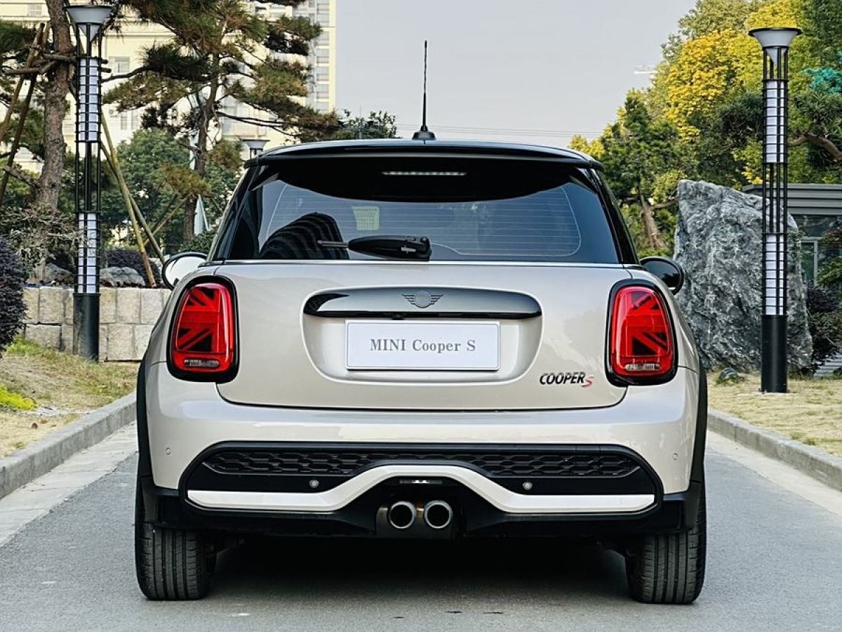 MINI MINI  2023款 改款 2.0T COOPER S 藝術(shù)家圖片